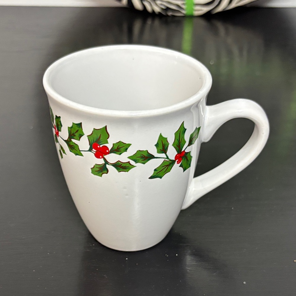 Royal Norfolk Festive Holly Mug